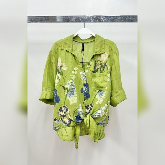 (99925-BLO-AVO) BLOSSOM BREEZE PRINT BUTTON DOWN TIE TOP